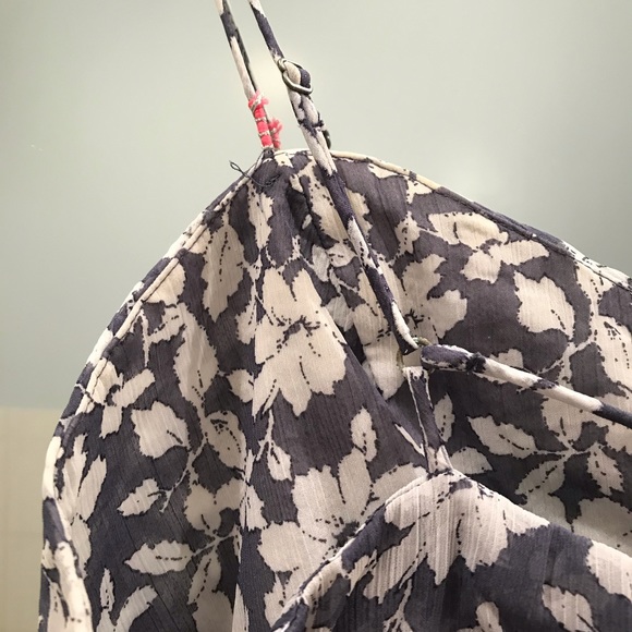 Floral Sky blue and white flowy tank top. - Picture 7 of 8